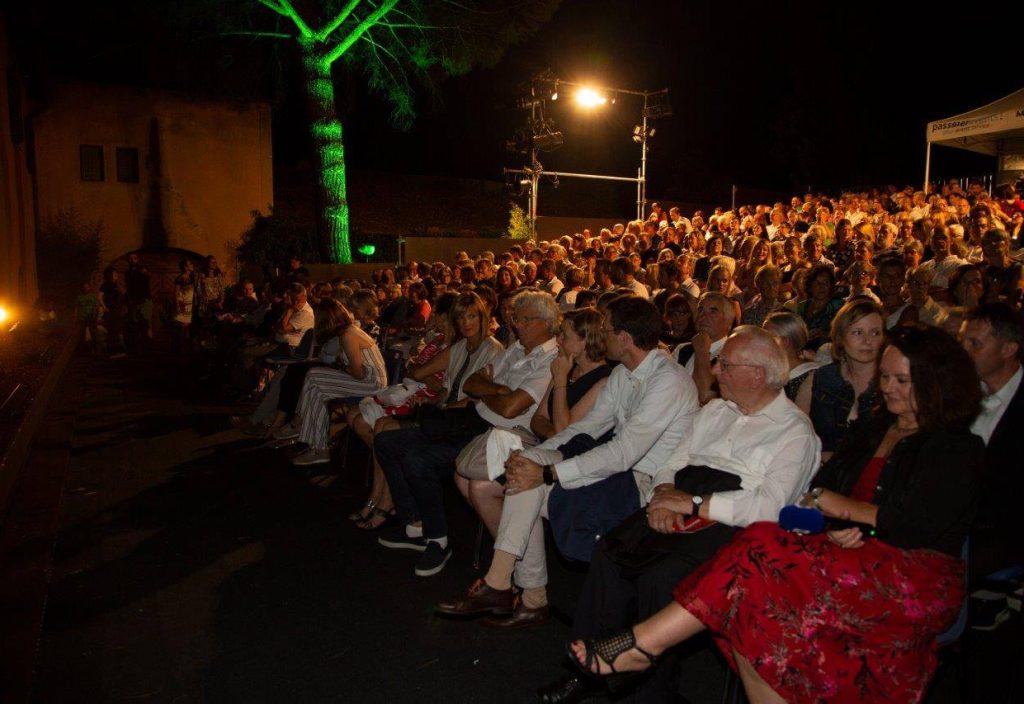 MeranerFestSpiele - Die Erbinnen - Luis Zagler - Foto Riki Gelf_29A3153