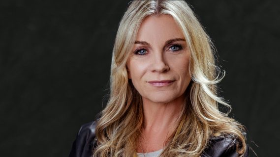 Meraner-Festspiele-2025_Verena-Covi-als-Chava-und-Magdalena-Gaismair-10zu17