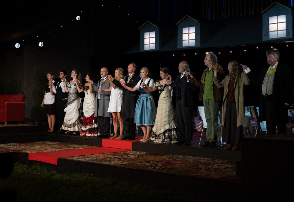 Meraner-Festspiele-2026-Das-Schweigen-der-Stadt-von-Luis-Zagler_Foto-Stephan-Pircher@MFS_-Z71_2692_8256 x 5504 Meraner-Festspiele-2026-Das-Schweigen-der-Stadt-von-Luis-Zagler_Foto-Stephan-Pircher@MFS_-Z71_2692_8256 x 5504